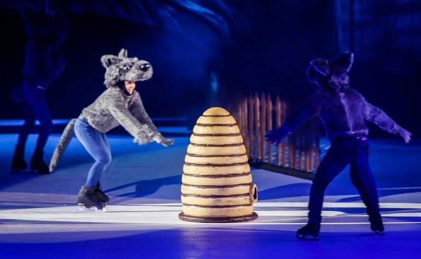 Masza i Niedźwiedź zatańczyli w Ergo Arenie. Zobacz jak! [zdjęcia]