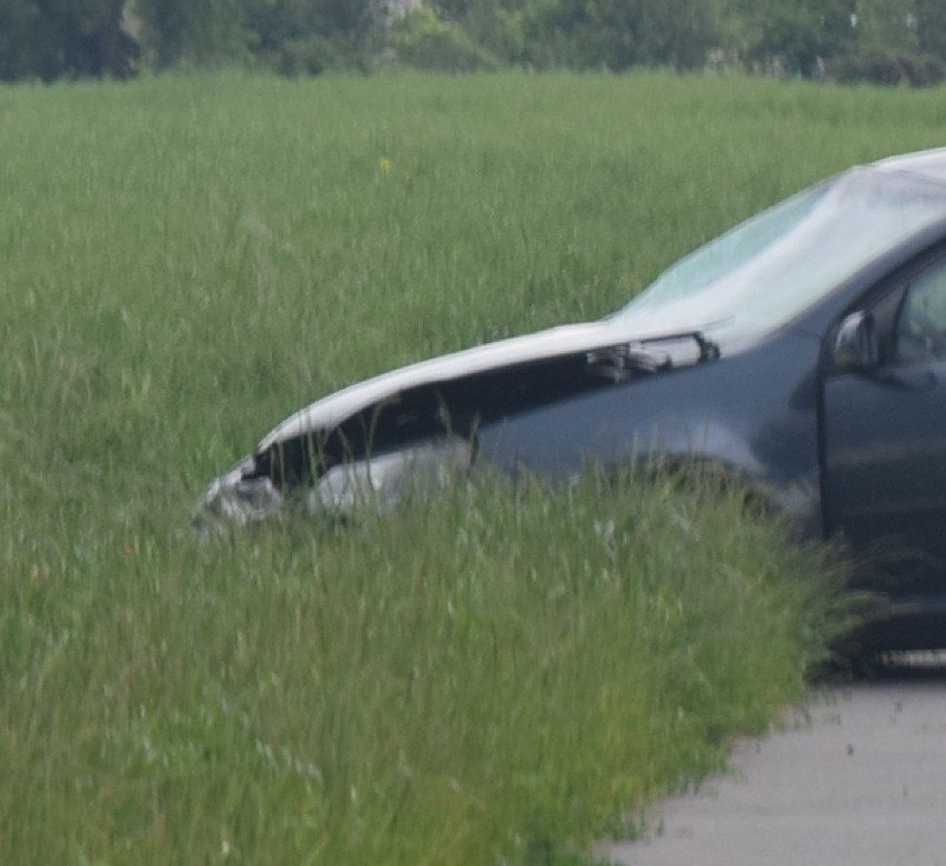 Gmina Malbork. Dachowanie na DK 55 w okolicy Kamionki [ZDJĘCIA]. Policja zatrzymała prawo jazdy za brawurę