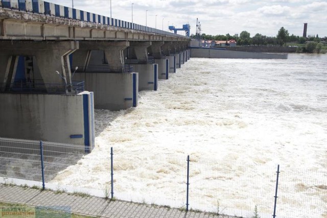 Instytut Meteorologii i Gospodarki Wodnej przygotował wstępną analizę przewidywanego czasu dotarcia fali ze ściekami do poszczególnych lokalizacji wzdłuż Wisły.