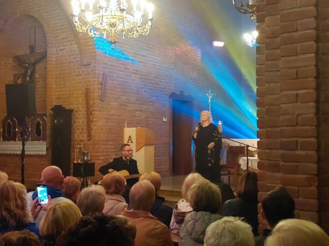 Koncert Stanisławy Celińskiej w kościele pod wezwaniem świętego Jana Pawła II w Ostrowcu Świętokrzyskim