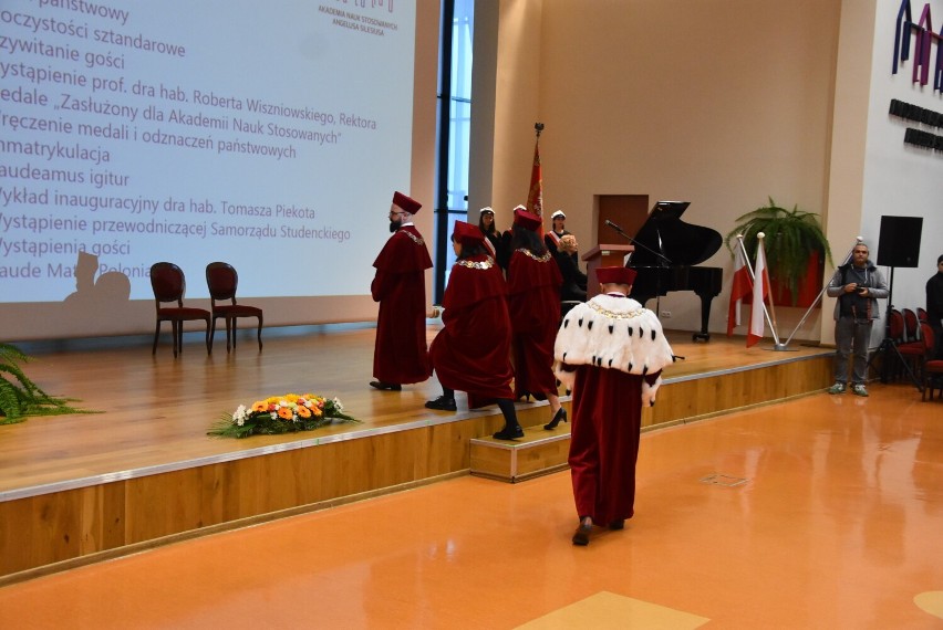 Inauguracja roku akademickiego na Akademii Nauk Stosowanych w Wałbrzychu! Zdjęcia z dzisiejszej uroczystości 3.10.2022 r.