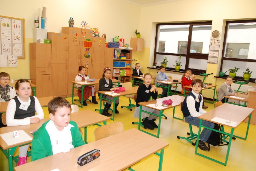 Kalisz: Uczniowie zmagali się z ortografią. Międzyszkolny konkurs u Nazaretanek. ZDJĘCIA