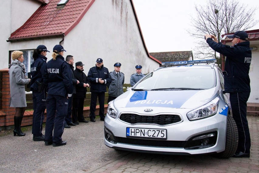 Nowy samochód dla policji w Potęgowie