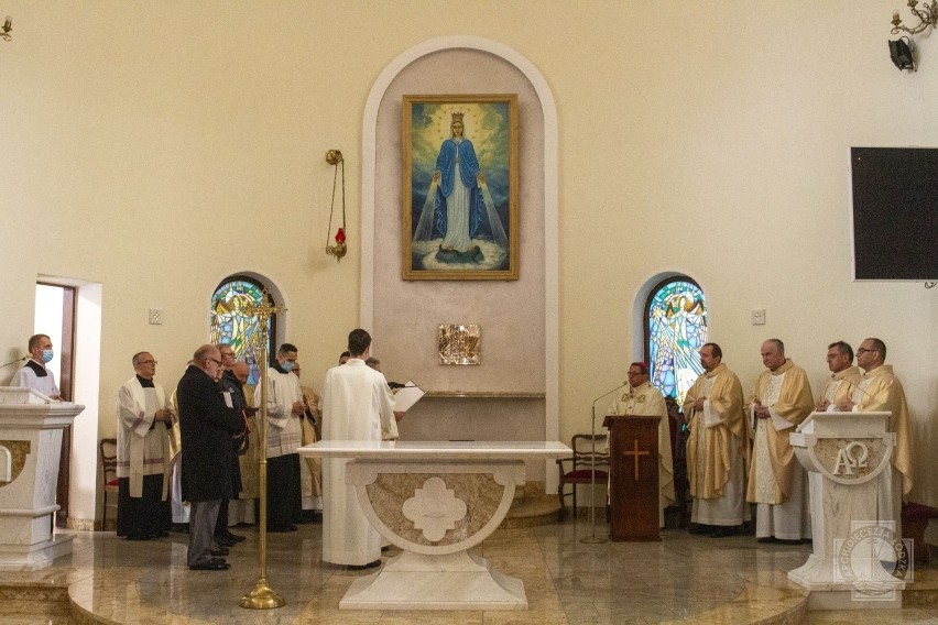 Konsekracja kościoła w Grotnikach. Ile świątyń buduje się w archidiecezji łódzkiej?