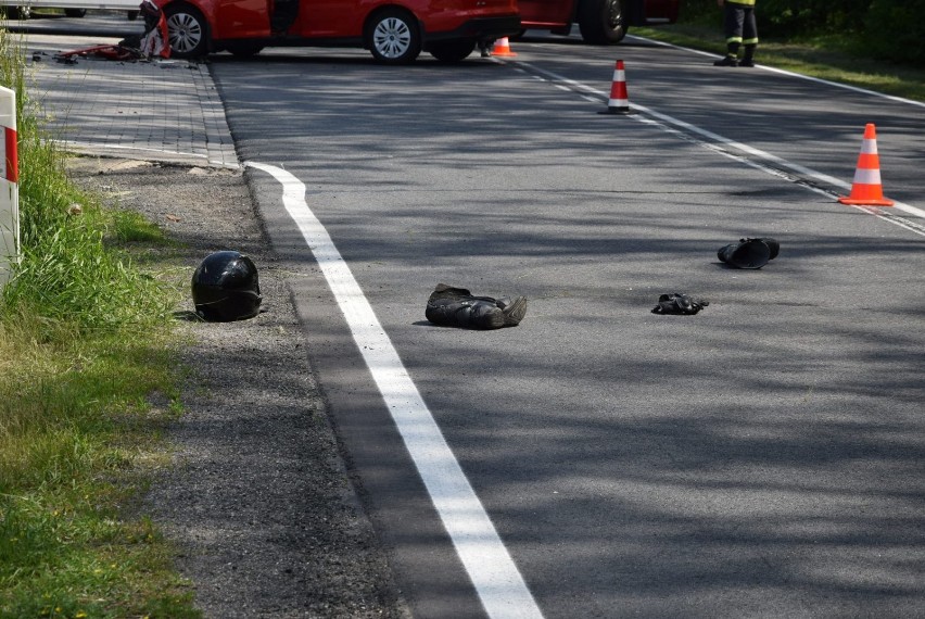 Wypadek motocykla z osobówką na krajówce [ZDJĘCIA]                                 