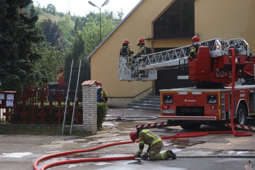 Sosnowiec: Pożar kościoła - ZDJĘCIA i WIDEO. W akcji aż 20 zastępów straży pożarnej! Kłęby dymu zasnuły niebo nad miastem
