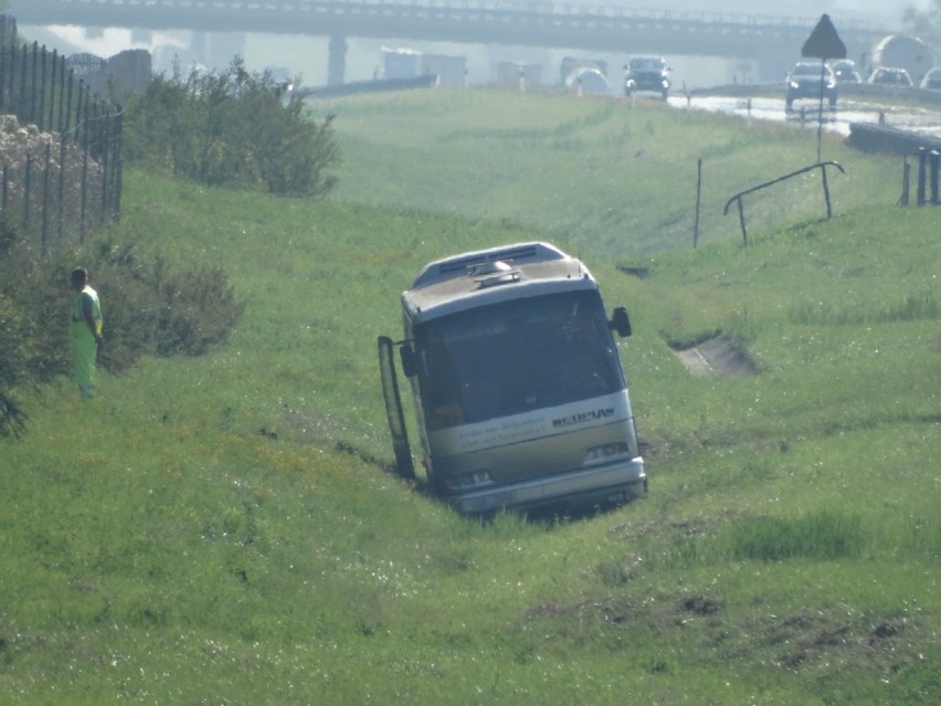 Wypadek autokaru z dziećmi na autostradzie A2!