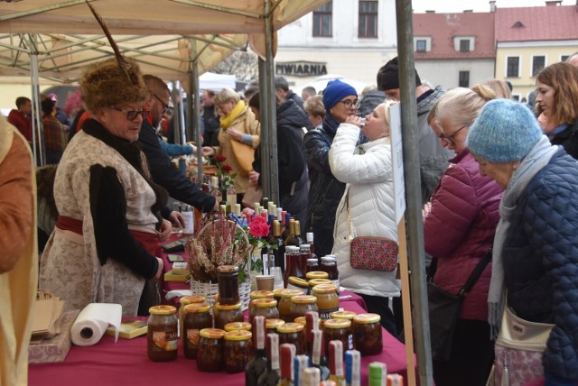 Podczas niedzielnego kiermaszu na tarnowskim Rynku królować będzie lokalne wino, sery, tradycyjne pieczywo