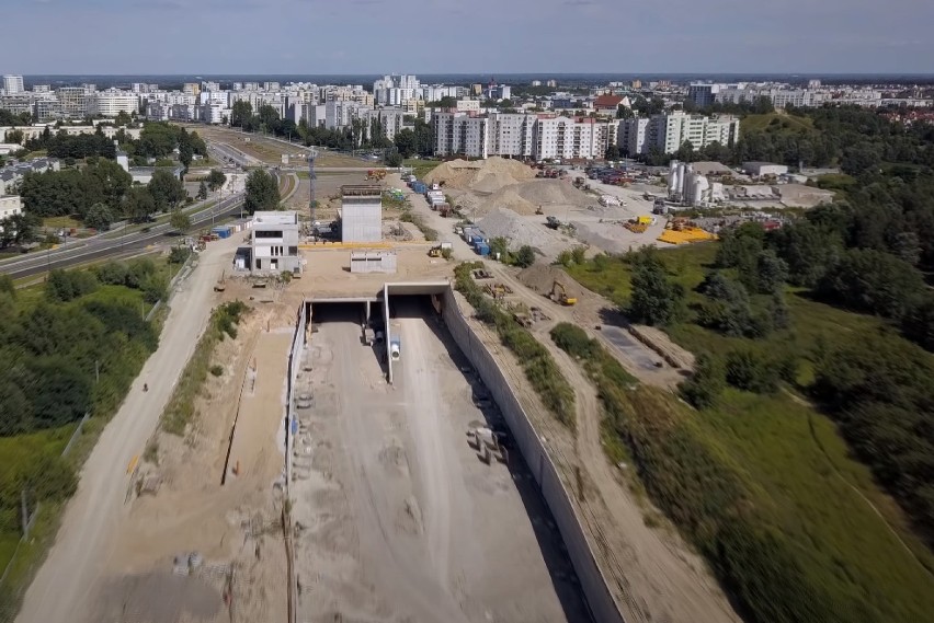 Południowa Obwodnica Warszawy. Tak wyglądają postępy w budowie tunelu na Ursynowie. Zobaczcie zdjęcia z lotu ptaka