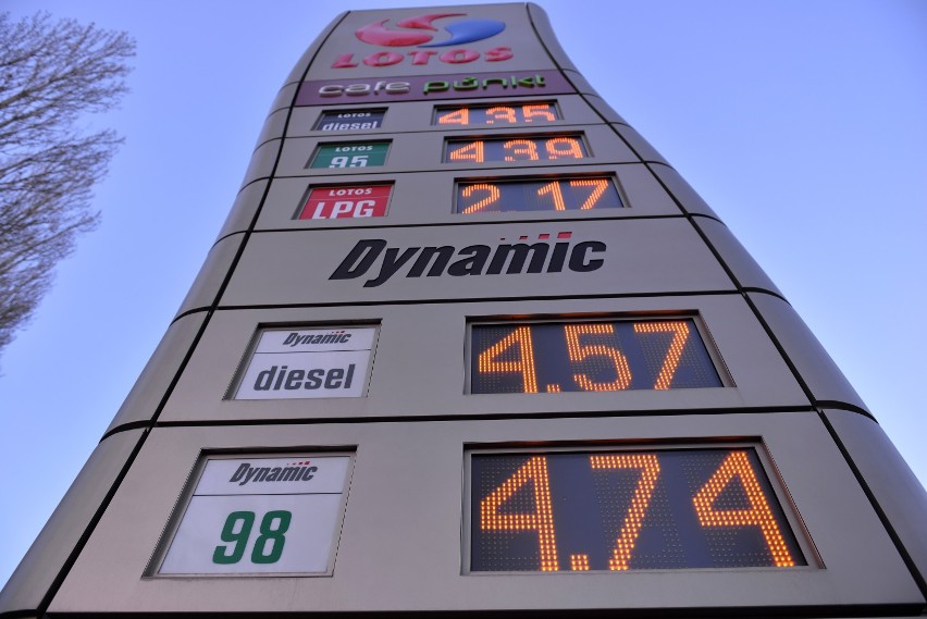 Ceny paliw w Warszawie poniżej 4 zł. Gdzie opłaca się...