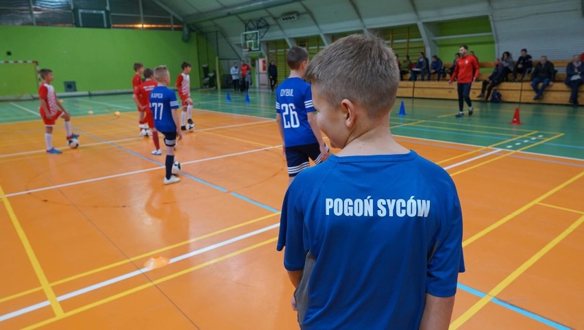Piłkarskie szkolenia w hali sycowskiego MOSiR-u