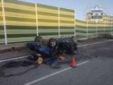 Poważny wypadek na autostradzie pod Częstochową. Dachowało bmw, jeden pas zablokowany