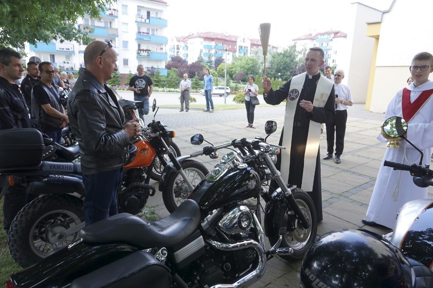 Lublin. Klub motocyklowy "Usarz" ze Świdnika poświęcił jednoślady. Zobacz zdjęcia