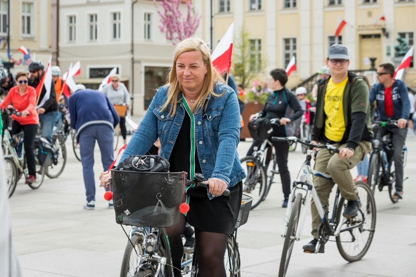 Rodziny na rowerach wystartowały ze Starego Rynku po...