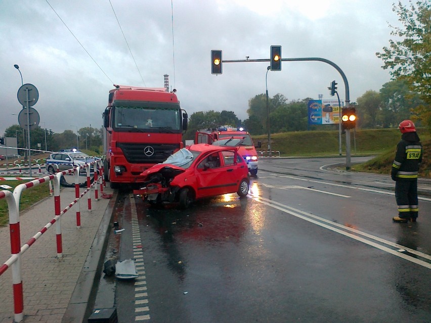 Tragiczny wypadek w Trzemesznie. 63-letnia pasażerka nie żyje