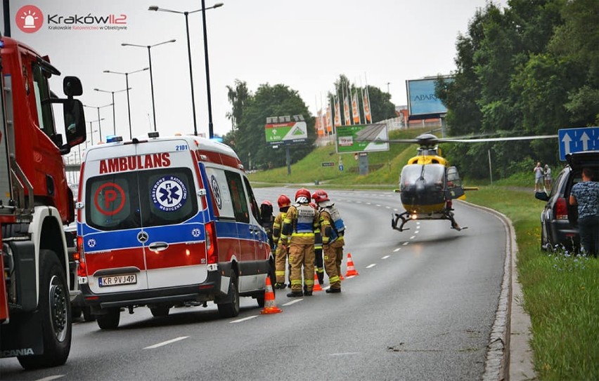 Kraków. Poważny wypadek na ulicy Wielickiej. Lądował śmigłowiec LPR [ZDJĘCIA]