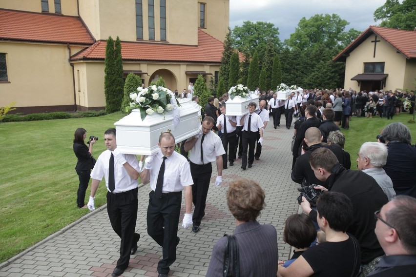 Pożar w Jastrzębiu: Pogrzeb rodziny z Ruptawy [ZDJĘCIA]