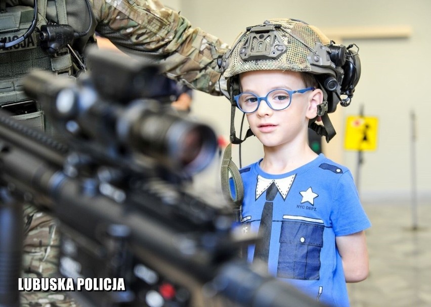 Policjanci zorganizowali Wiktorowi dzień pełen wrażeń. Mógł...