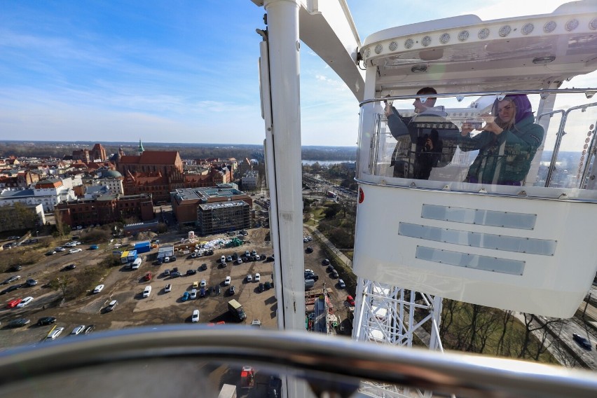 Tak prezentuje się Oko Kopernika, 55-metrowe koło widokowe...