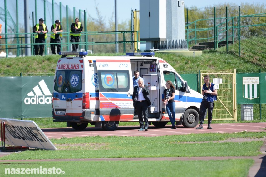 Piłkarz Olimpii złamał łokieć w meczu z Chojniczanką. Czeka go długa przerwa [zdjęcia]