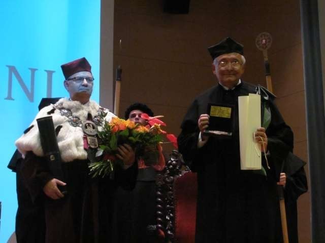 Dziś odbyło sie wręczenie prof. Jerzemy Strzelczykowi tutułu Doktora Honoris Causa