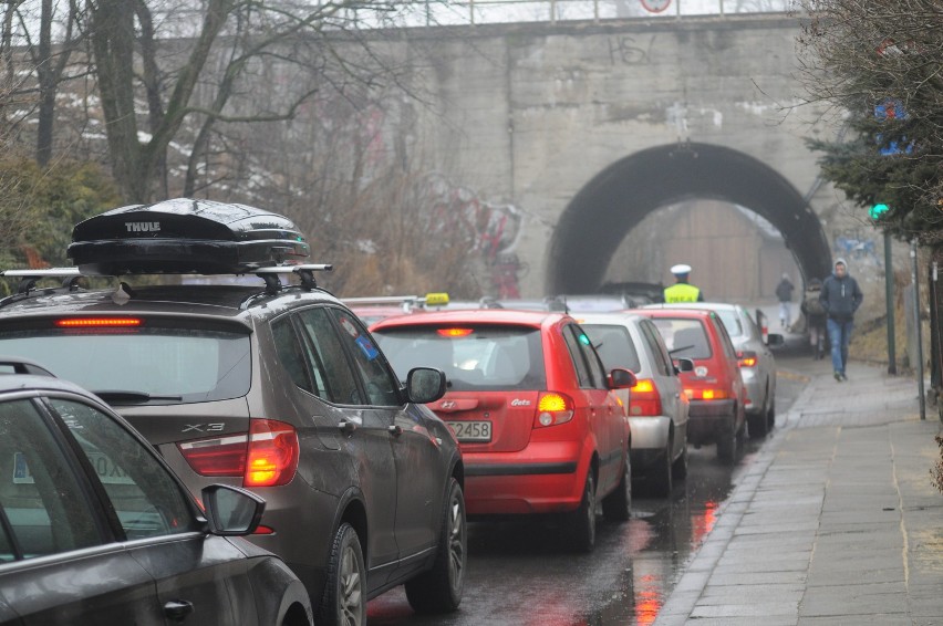 Kraków. Remont przy ul. Armii Krajowej sparaliżował Bronowice