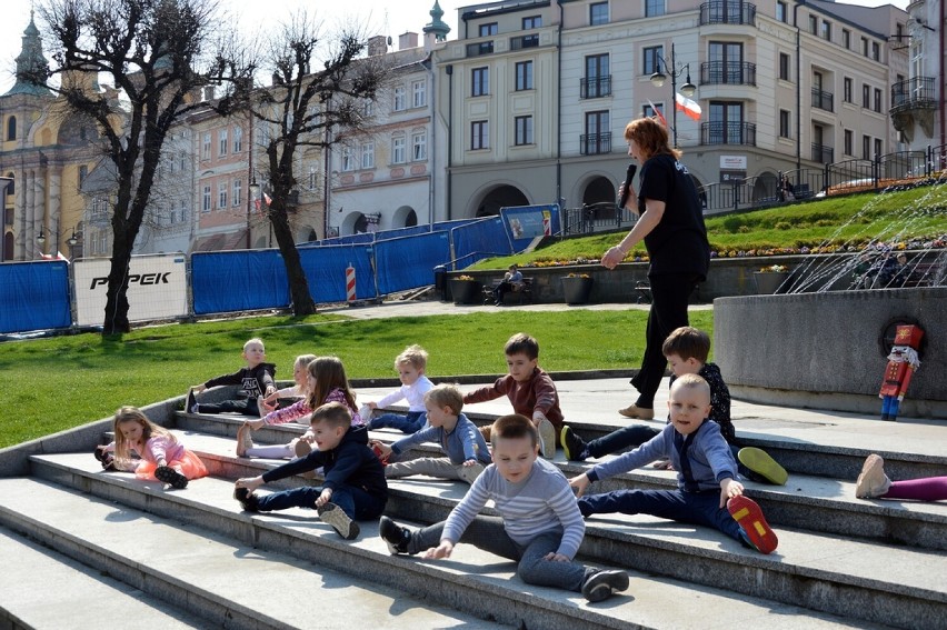 Flash mob w Rynku w Przemyślu z okazji Międzynarodowego Dnia...