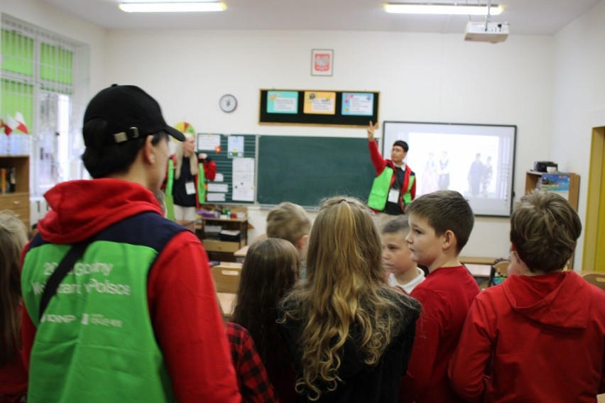 Koreańczycy odwiedzili uczniów „Dziewiątki”. Dzieci poznały ich kulturę i tradycję 