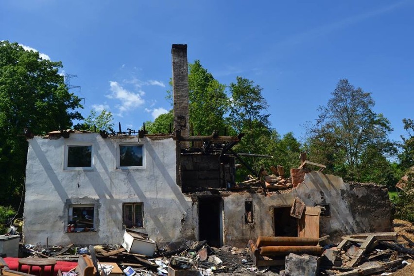 Życie po pożarze w Dobkowie. Pomóżmy rodzinie Szymańskich odbudować dom