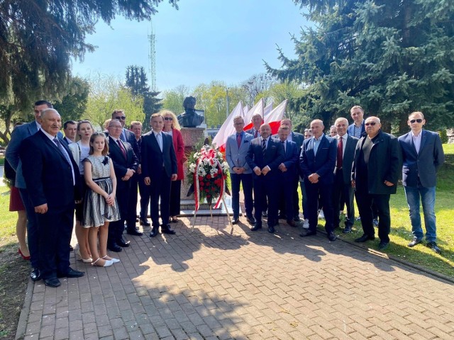 W Kazimierzy Wielkiej minister sprawiedliwości złożył wieniec z biało-czerwonych kwiatów przed pomnikiem Tadeusza Kościuszki.
