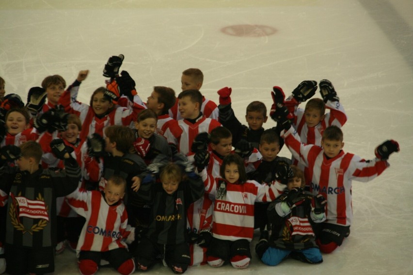 Młodzi adepci hokeja w Cracovii