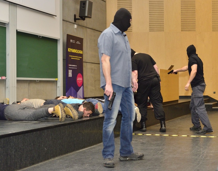 Akcja symulacyjna odbicia zakładników n Uniwersytecie Wrocławskim