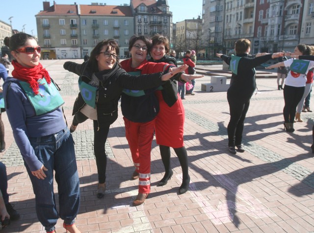 Szpilki kontra bruk: na obcasach biegali też panowie!