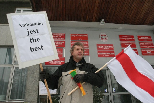 Pikieta na Placu Słowiańskim w Legnicy.