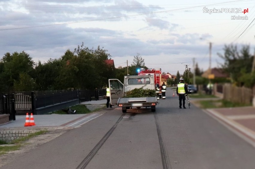 Wypadek w Przystajni. Kierowca potrącił motorowerzystę. 64-latek został przewieziony do szpitala