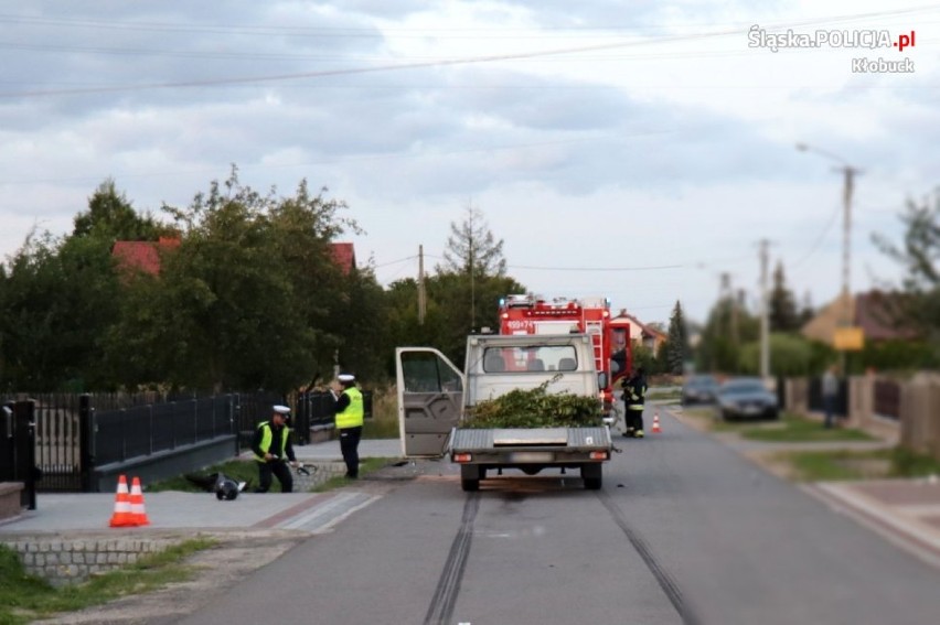 Wypadek w Przystajni. Kierowca potrącił motorowerzystę. 64-latek został przewieziony do szpitala