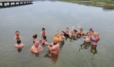 Morsowanie klubu Endorfina w zalewie w Kazimierzy Wielkiej. Temperatura wody 2,9 stopni Celsjusza, a powietrza 3. Zobaczcie zdjęcia