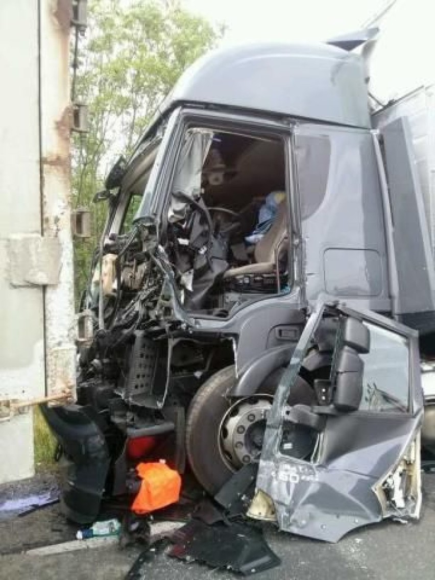 Trzy ciężarówki zderzyły się w Czewujewie 