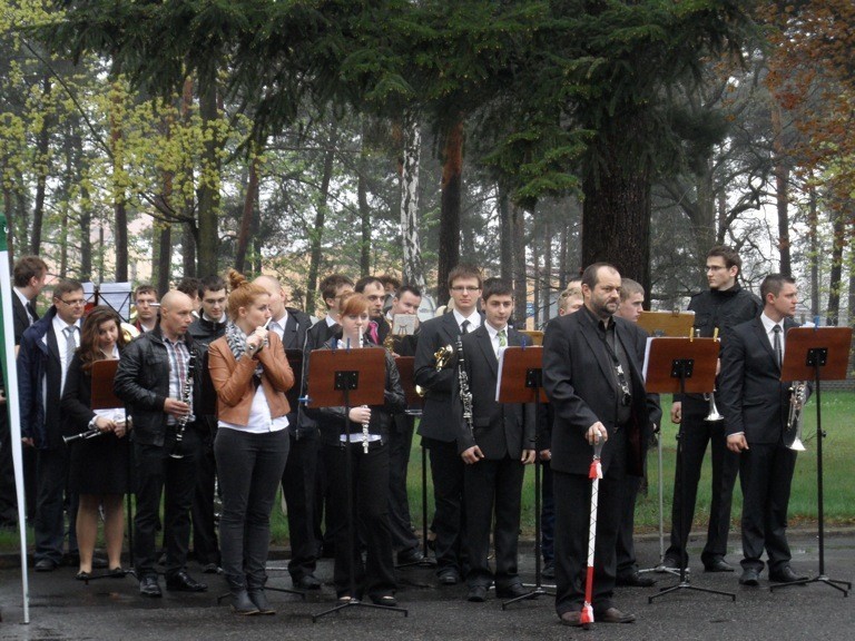 Tradycyjnie w Lublińcu uroczystości z okazji święta 3 maja odbyły się na Cmentarzu Wojskowym [FOTO]