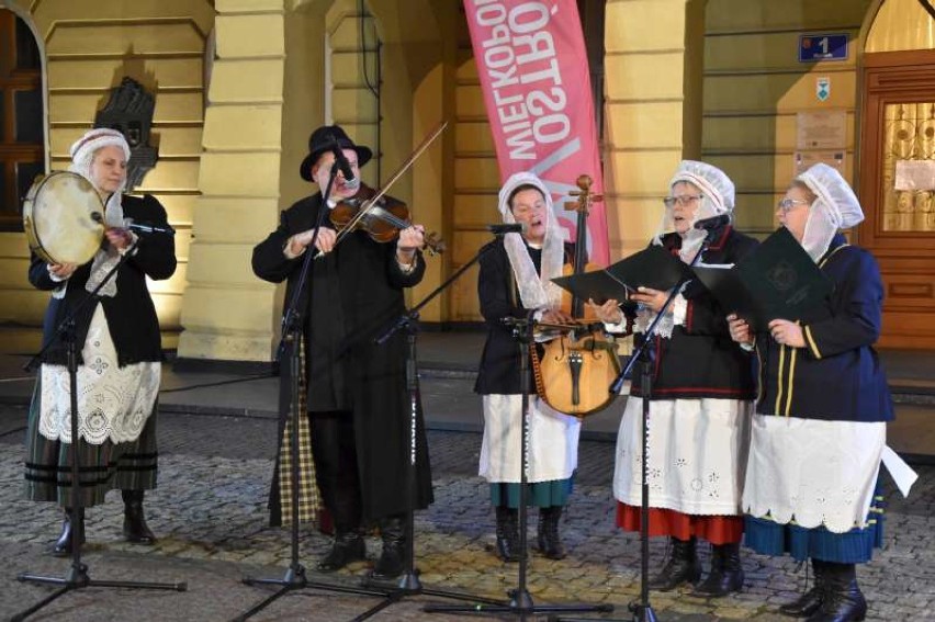 Święta w Ostrowie Wielkopolskim! Święty Mikołaj i Olaf odwiedzili ostrowian na jarmarku 