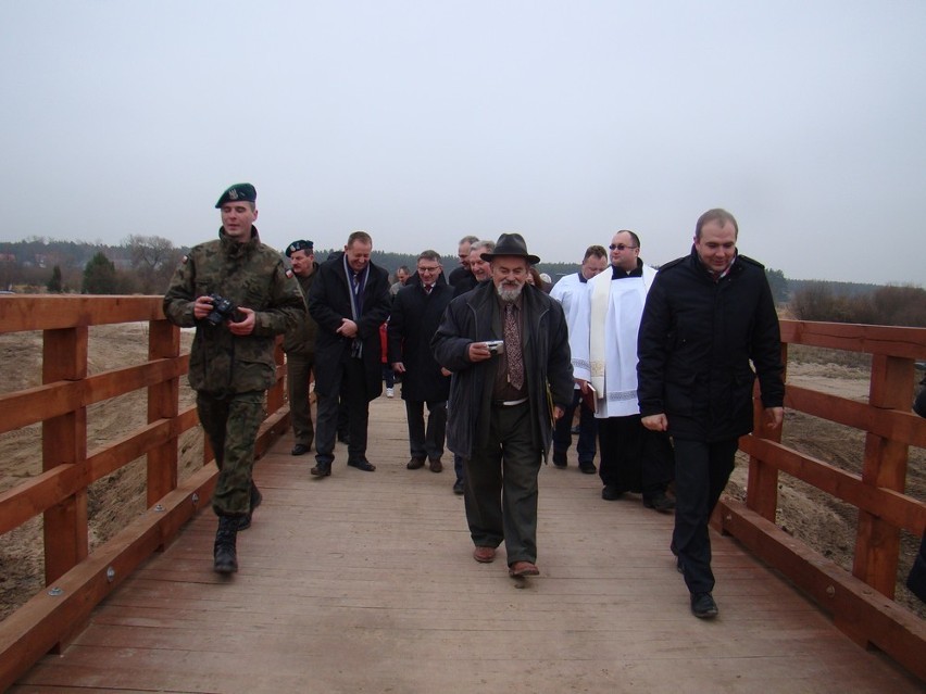 Most w Chałupach odbudowany, oddany i poświęcony