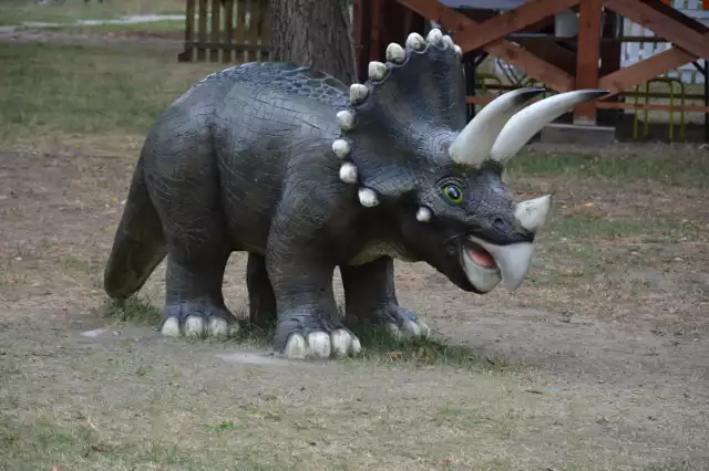 Park dinozaurów w Szprotawie jest już gotowy i oblegany przez dzieci!