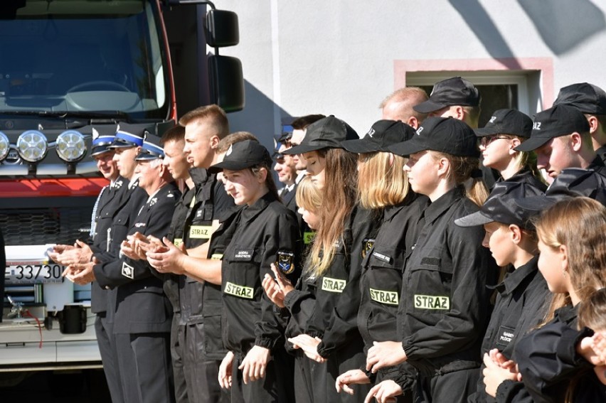 Strażacy ochotnicy z Legnickiego Pola mają nowy wóz bojowy [ZDJĘCIA]