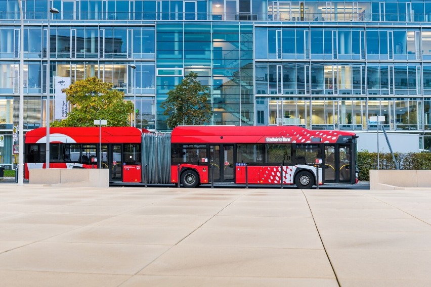 Miasto podpisało umowę na dostawę ośmiu przegubowych elektryków firmy Solaris