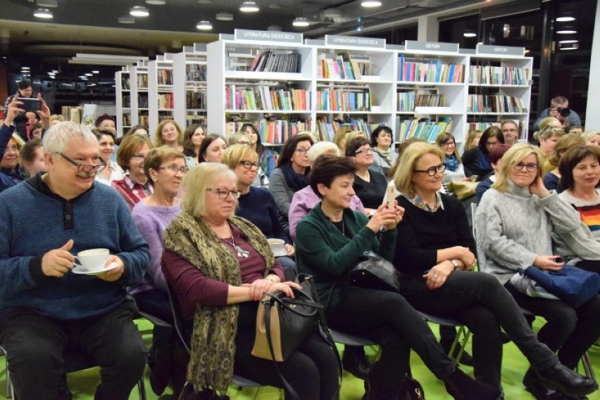 Agata Passent, córka Agnieszki Osieckiej spotkała się z czytelnikami w Mediatece w Straszynie [ZDJECIA, WIDEO]