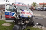 Wypadek karetki w Elblągu: zginęła jedna osoba [zdjęcia, wideo]