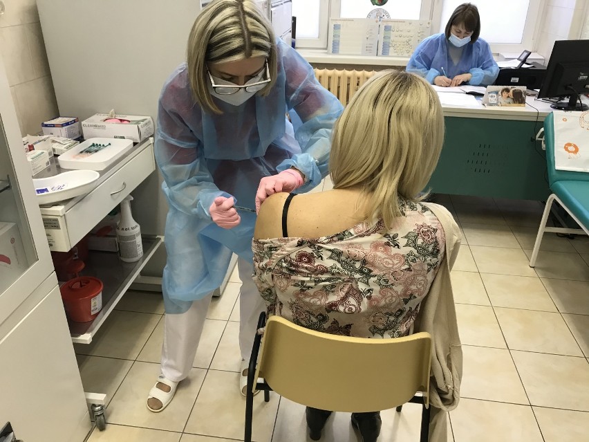 16 lutego ruszyły szczepienia nauczycieli w Zawierciu. Pierwszą dawkę otrzyma dziś aż 100 nauczycieli z powiatu.