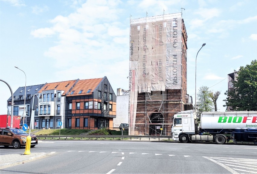 Malbork. Brama Mariacka zniknęła za ochronną siatką. To znak, że właściciele dalej ratują zabytkową budowlę