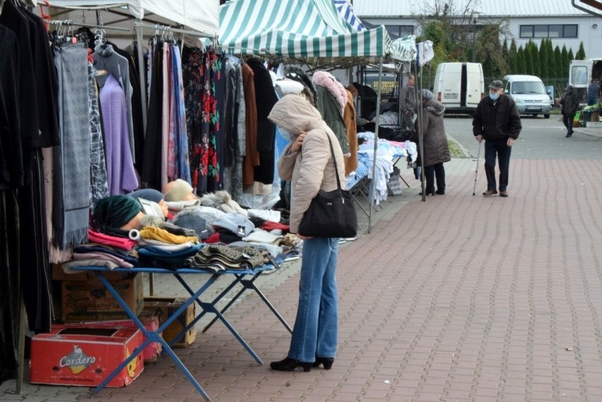 Środowy targ w Busku-Zdroju. Zobaczcie jakie były ceny i co szło najlepiej [ZDJĘCIA] 