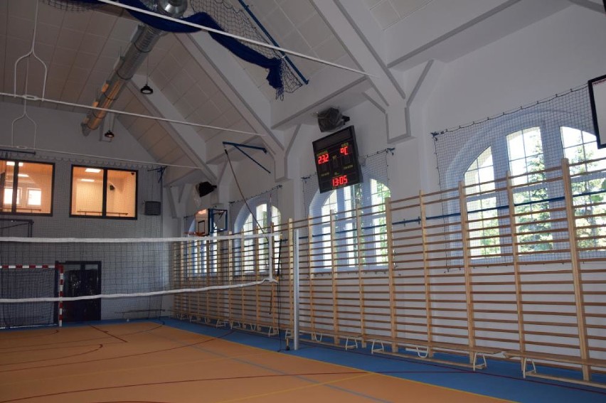 Szkoła Podstawowa nr 1 w Chodzieży: Zobacz jak wygląda sala gimnastyczna po remoncie [ZDJĘCIA]